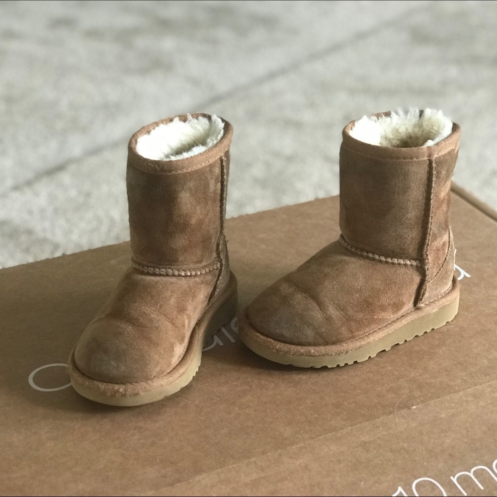 Toddler Uggs size 8